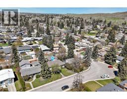 2pc Bathroom - 29 Chisholm Crescent Nw, Calgary, AB T2L0Y9 Photo 8