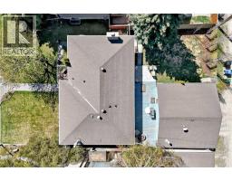 4pc Bathroom - 29 Chisholm Crescent Nw, Calgary, AB T2L0Y9 Photo 7