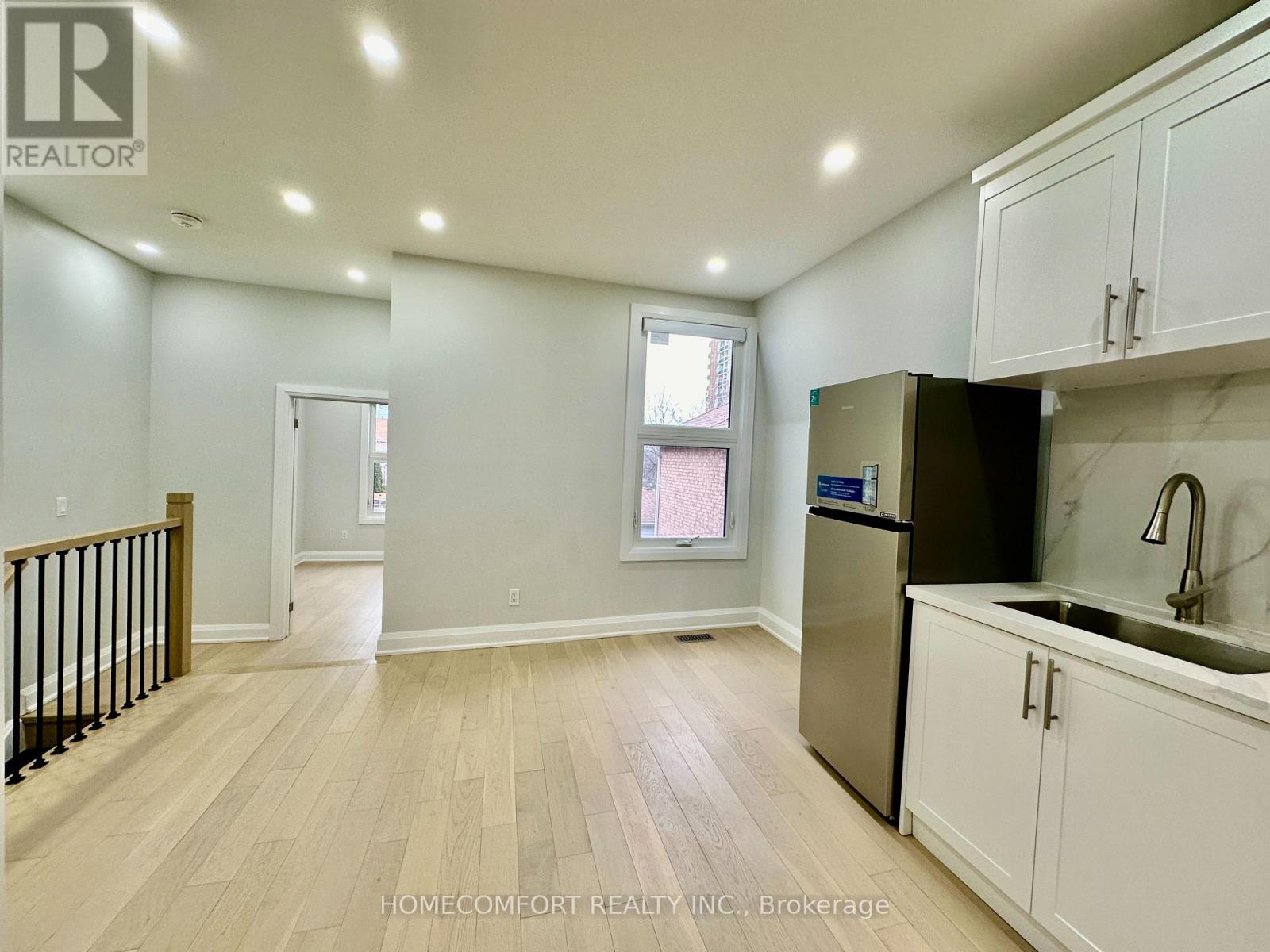 UPPER - 211 OSLER STREET, Toronto (Weston-Pellam Park) — photo 3