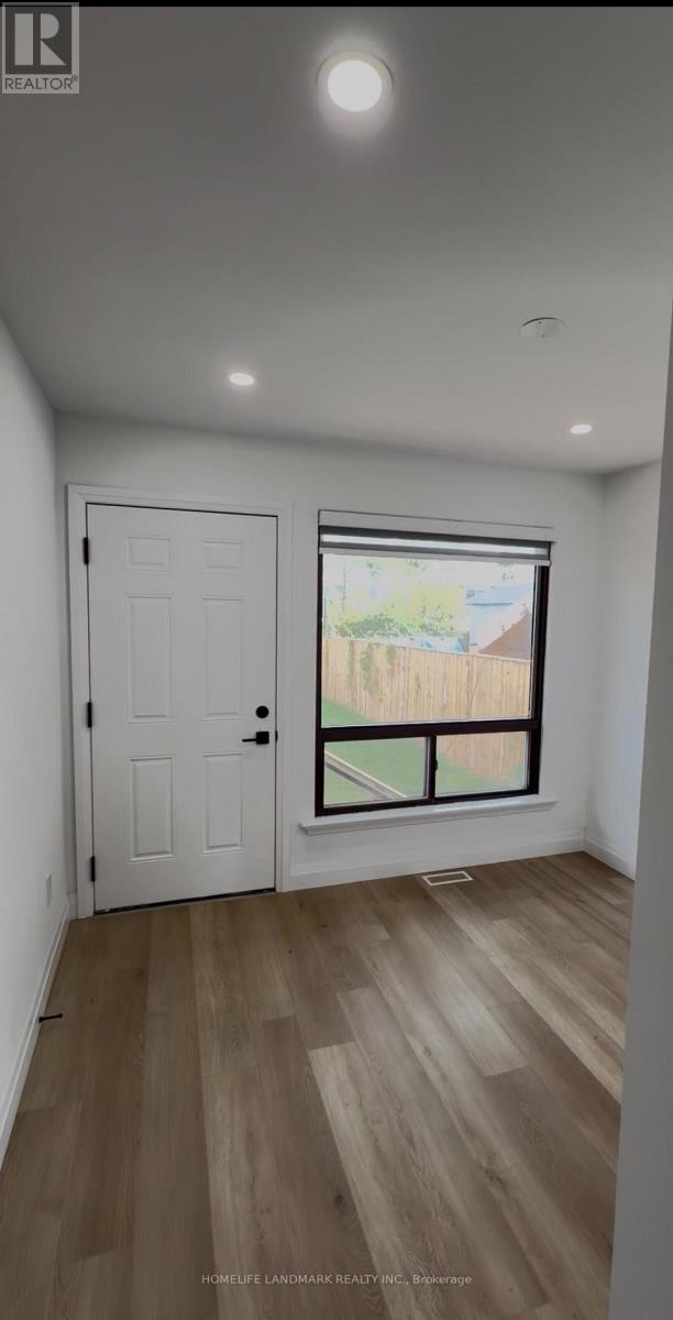 31A (MAIN FLOOR) LAUREL AVENUE, Toronto (Kennedy Park) — photo 10