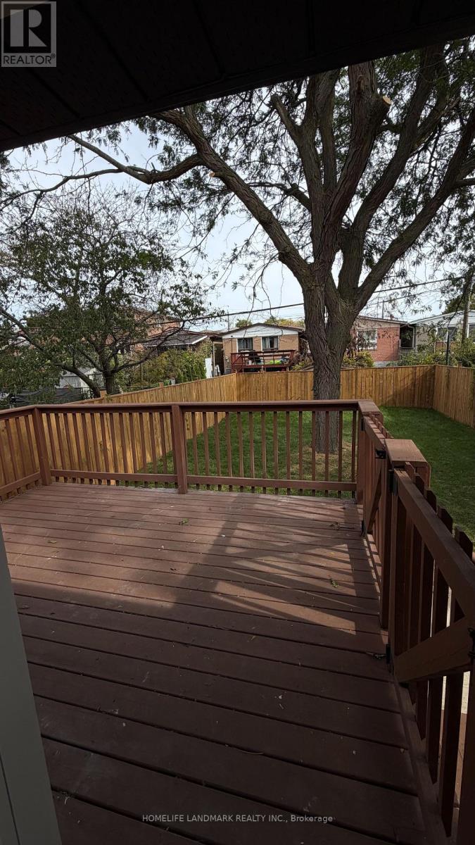 31A (MAIN FLOOR) LAUREL AVENUE, Toronto (Kennedy Park) — photo 11