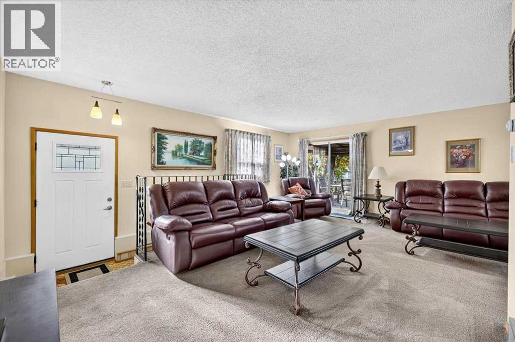 4339 70 Street NW - 18