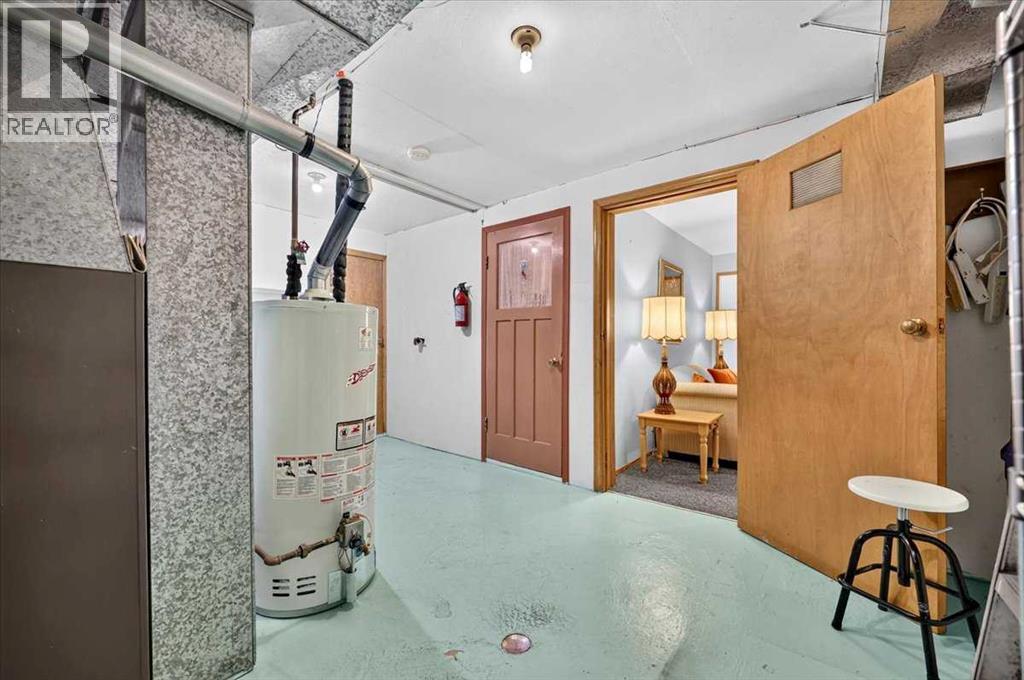 4339 70 Street NW - 41
