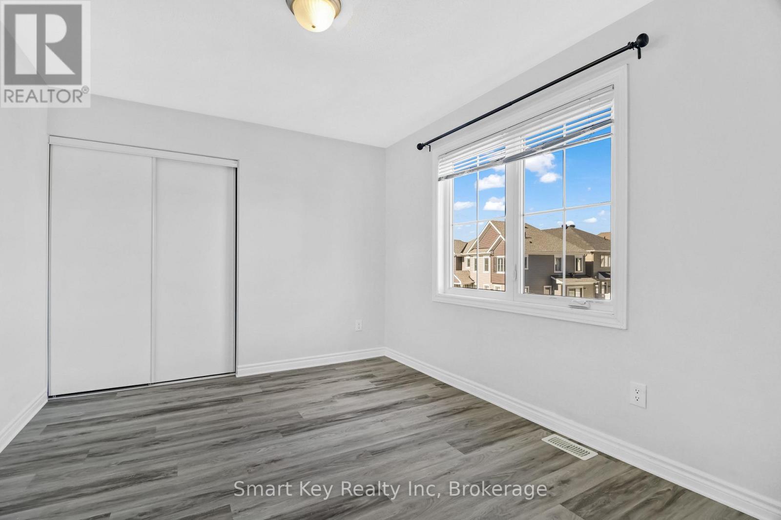425 Aphelion Crescent — photo 23