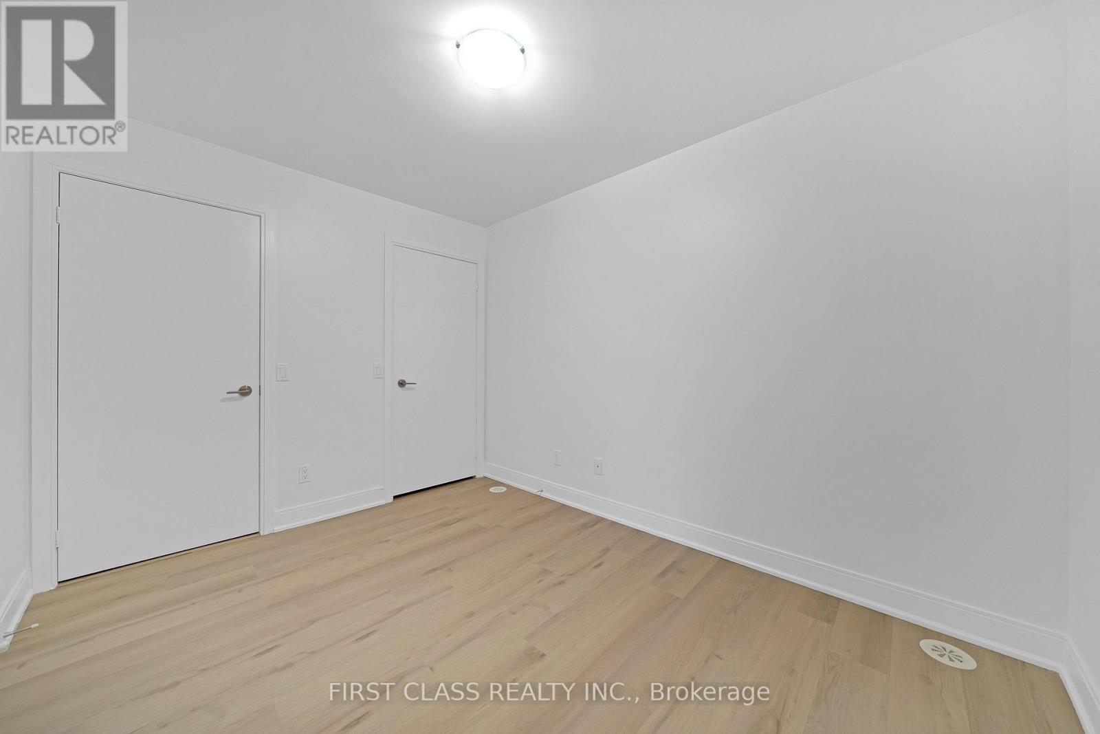 310 Village Green Square — photo 30