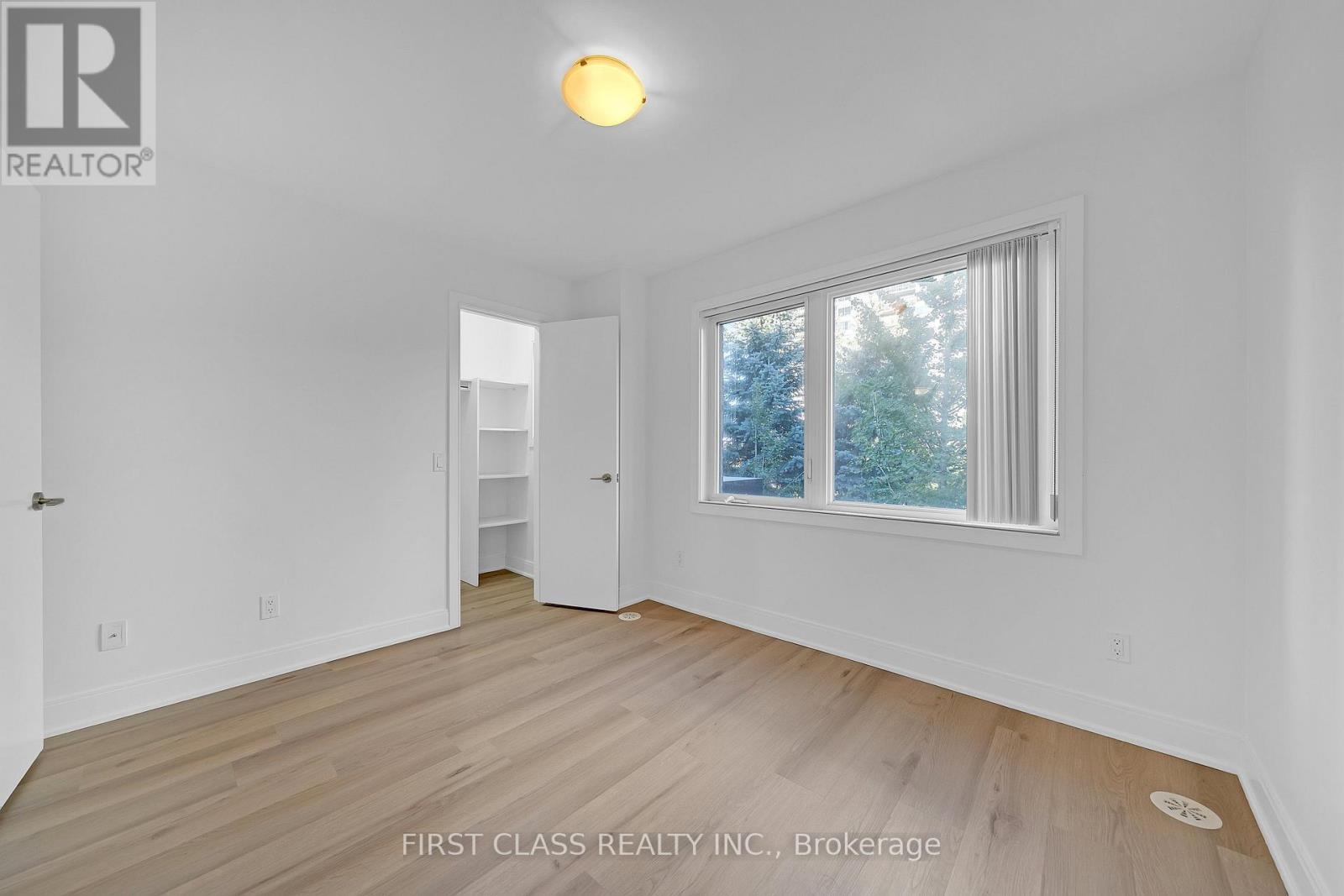 310 Village Green Square — photo 32
