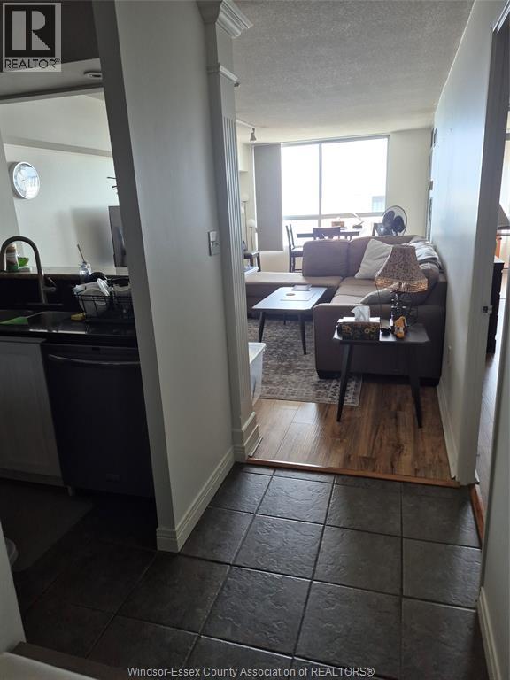 75 Riverside Drive East — photo 14