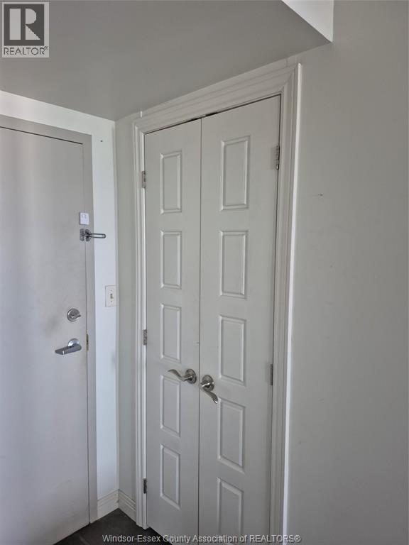 75 Riverside Drive East — photo 18