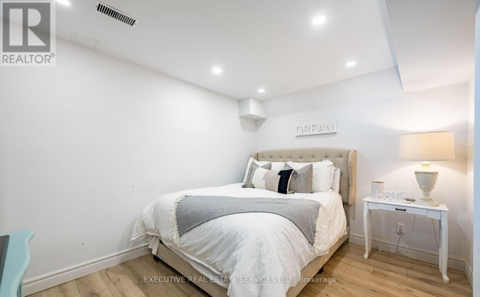 495 Rossland Road East, Ajax, ON photo 15