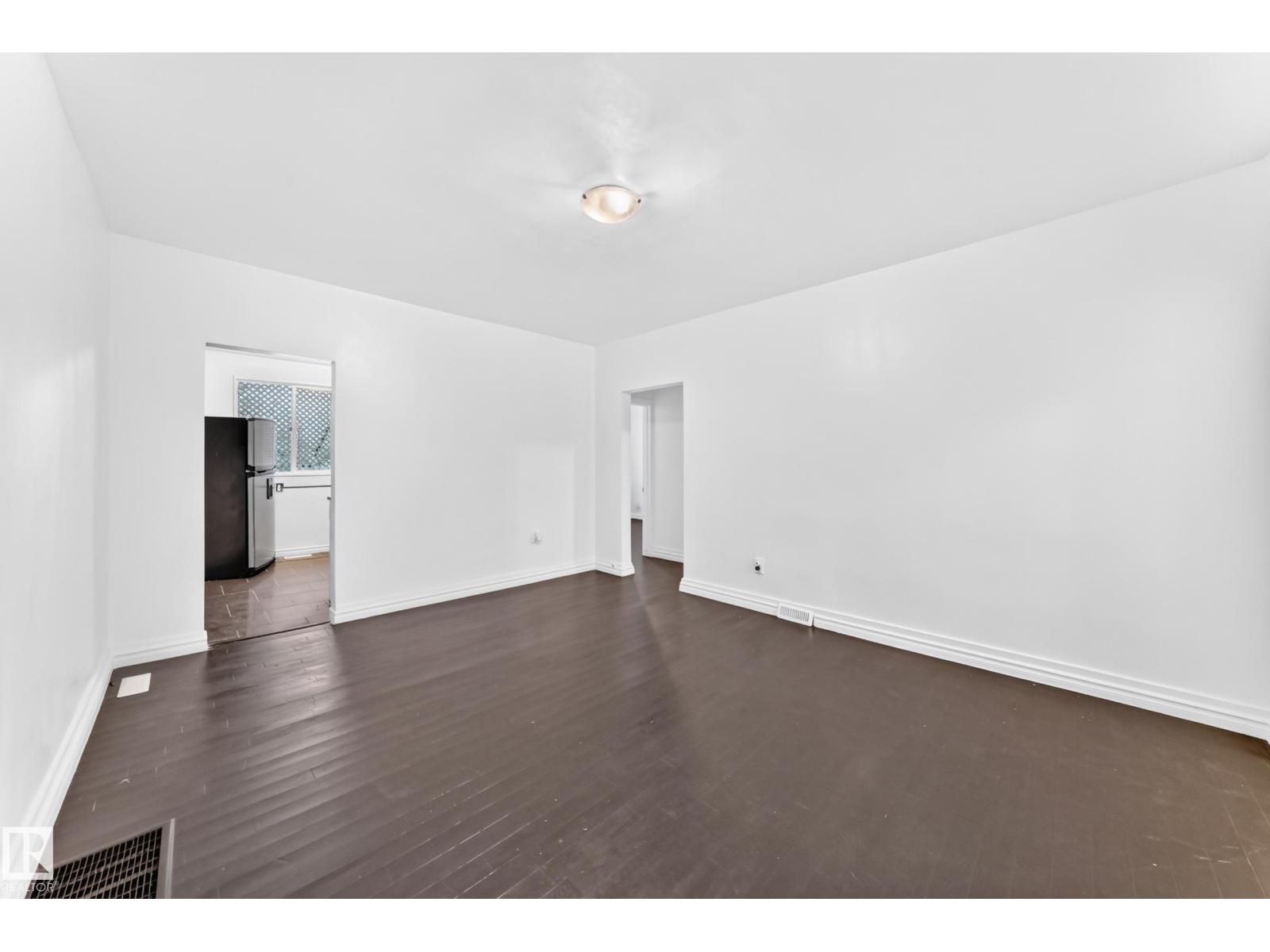 11014 95 ST NW - 10