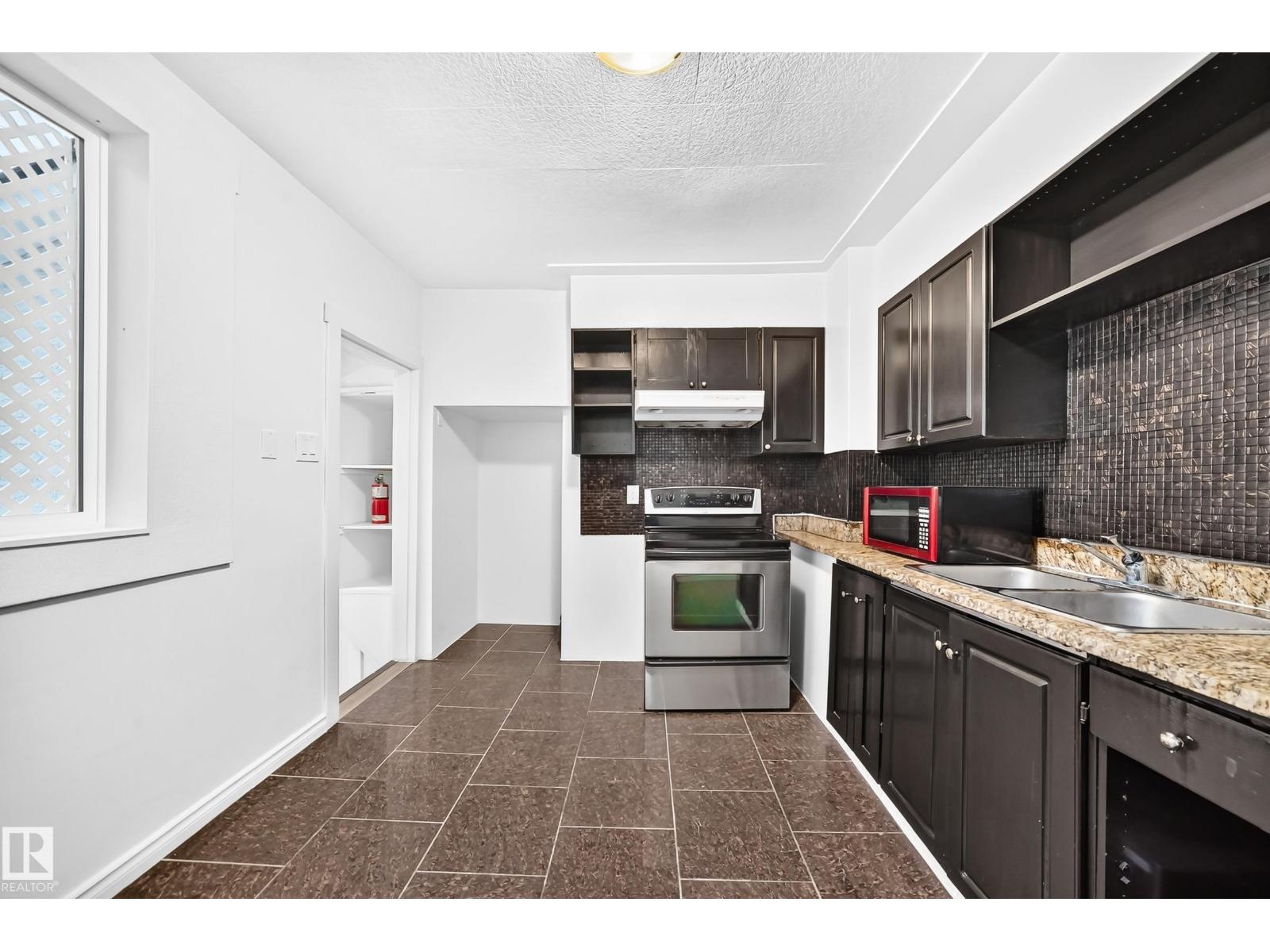 11014 95 ST NW - 7