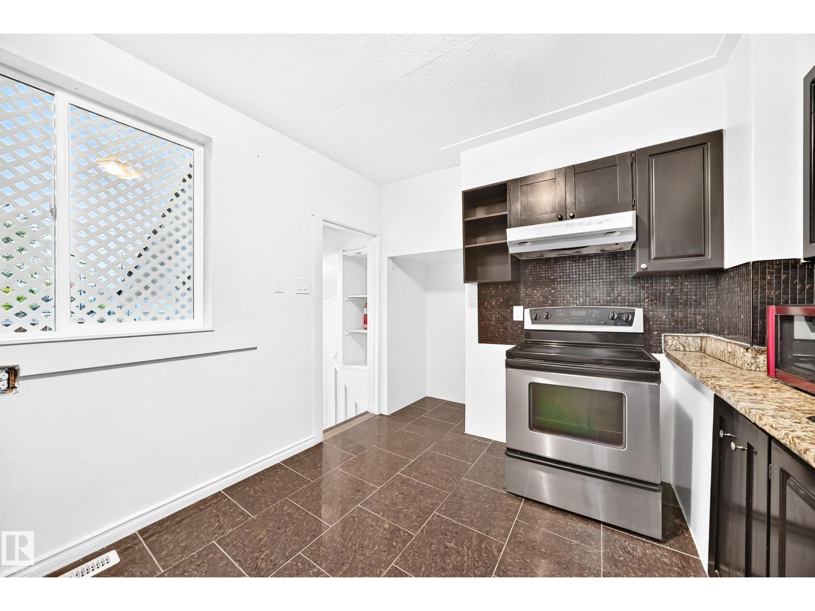 11014 95 ST NW - 8