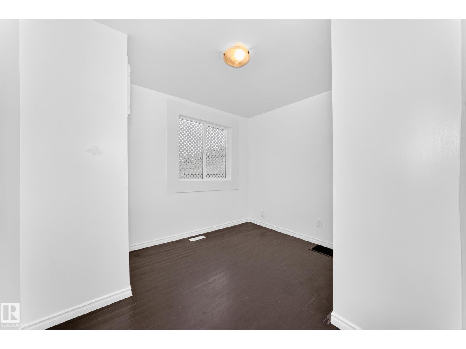 11014 95 ST NW - 15