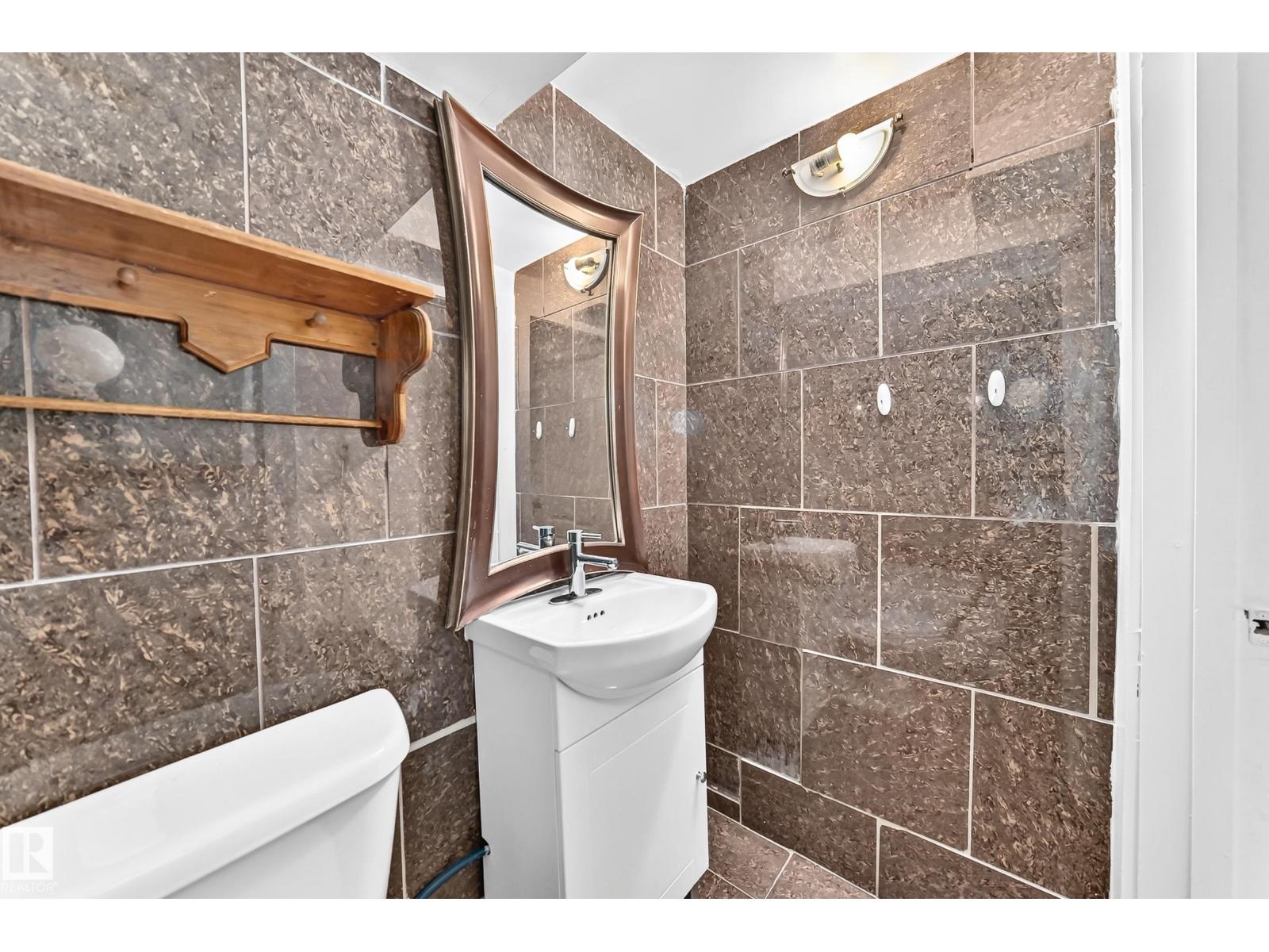 11014 95 ST NW - 40