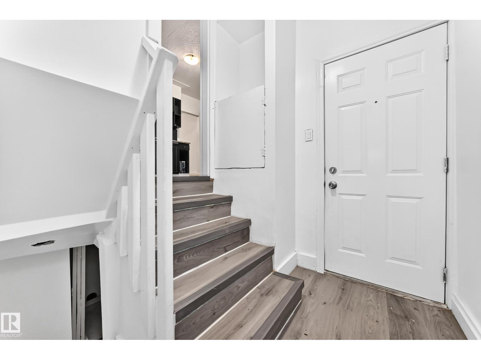 11014 95 ST NW - 44