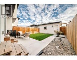 4pc Bathroom - 4510 72 Street Nw, Calgary, AB T3B2L4 Photo 17