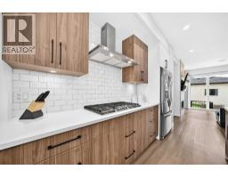 6pc Bathroom - 4510 72 Street Nw, Calgary, AB T3B2L4 Photo 8