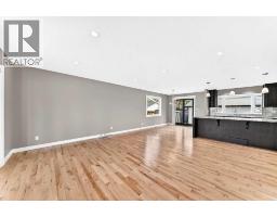 912 Lake Arrow Way Se, Calgary, AB T2J3C3 Photo 14