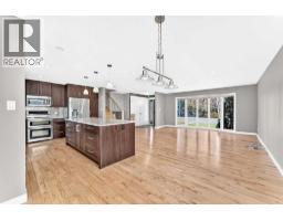 912 Lake Arrow Way Se, Calgary, AB T2J3C3 Photo 9