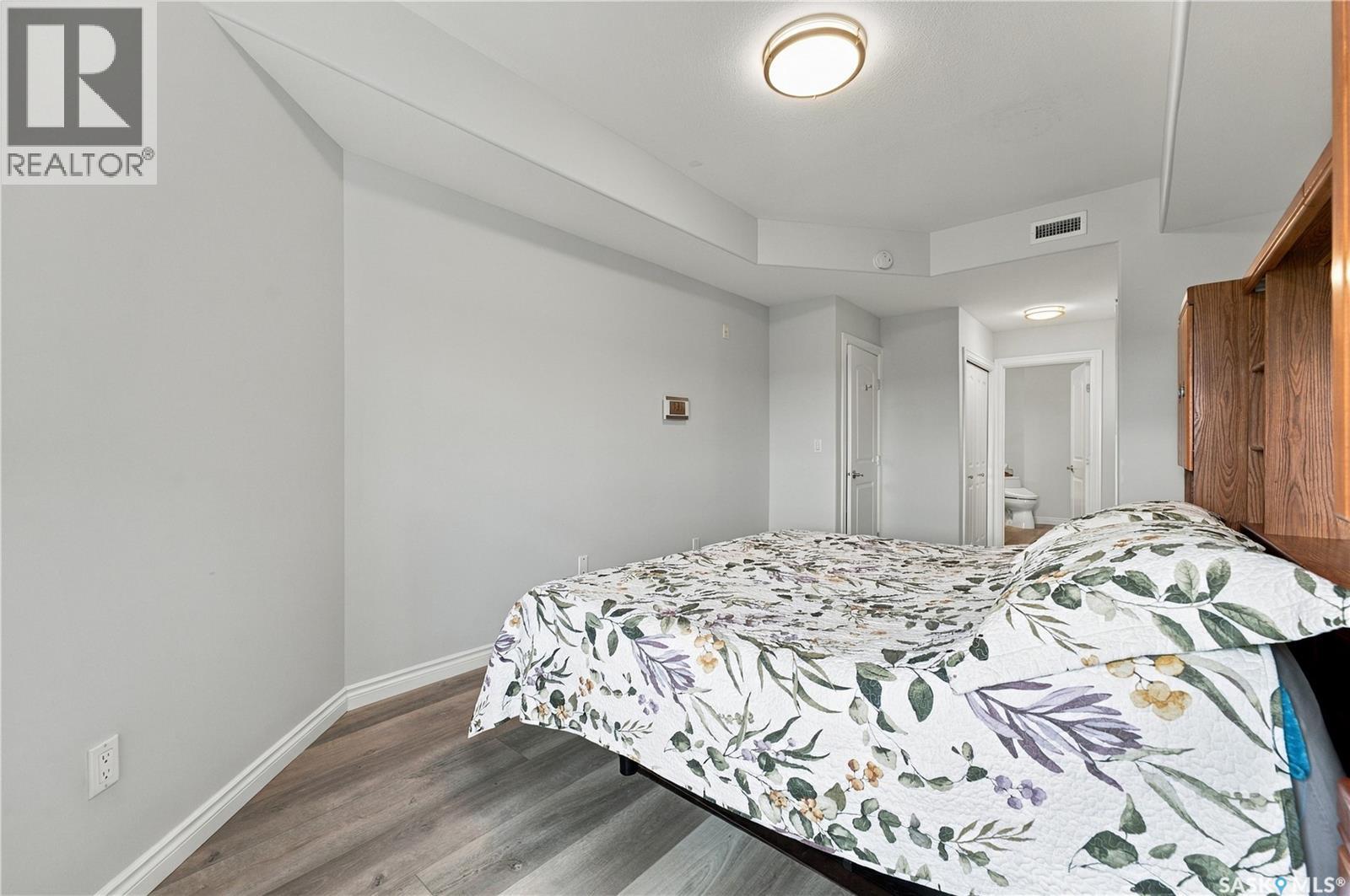 #404 227 Pinehouse DRIVE - 27