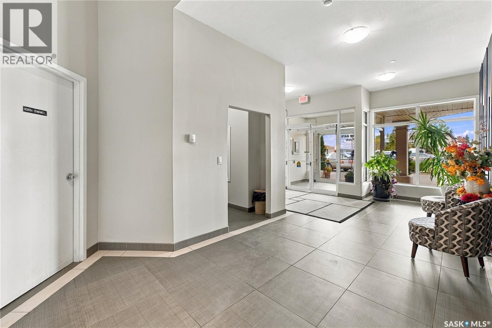 #404 227 Pinehouse DRIVE - 46