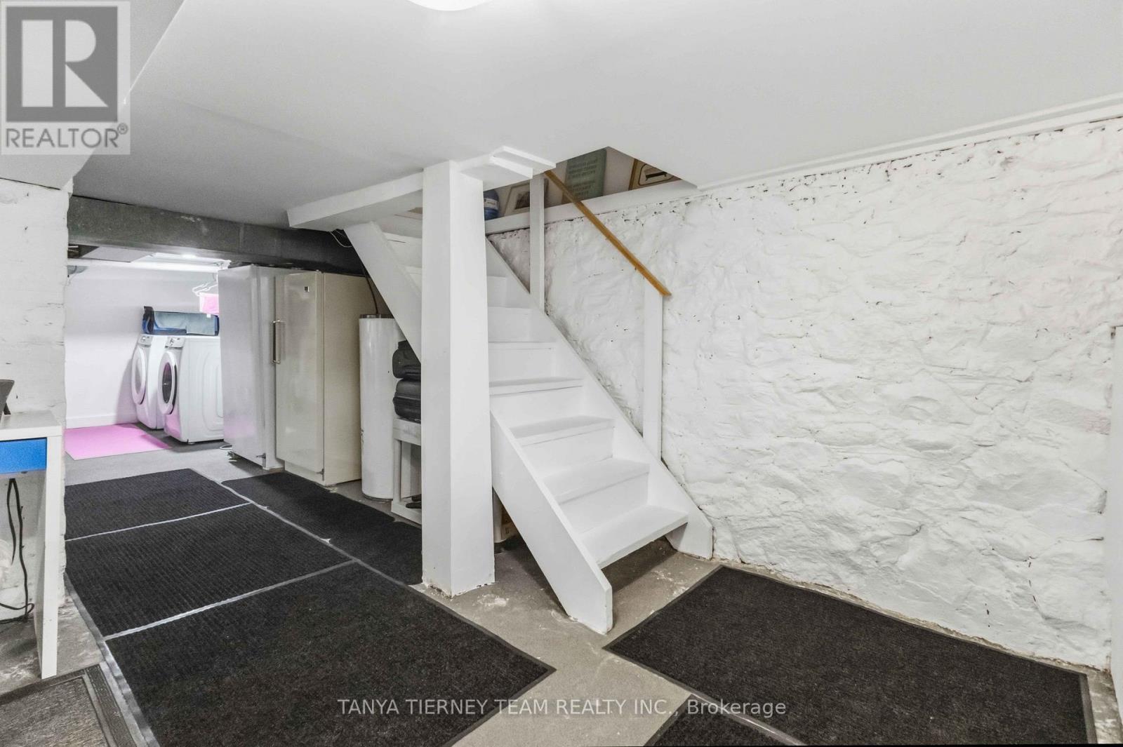 168 CENTRE STREET S - 31