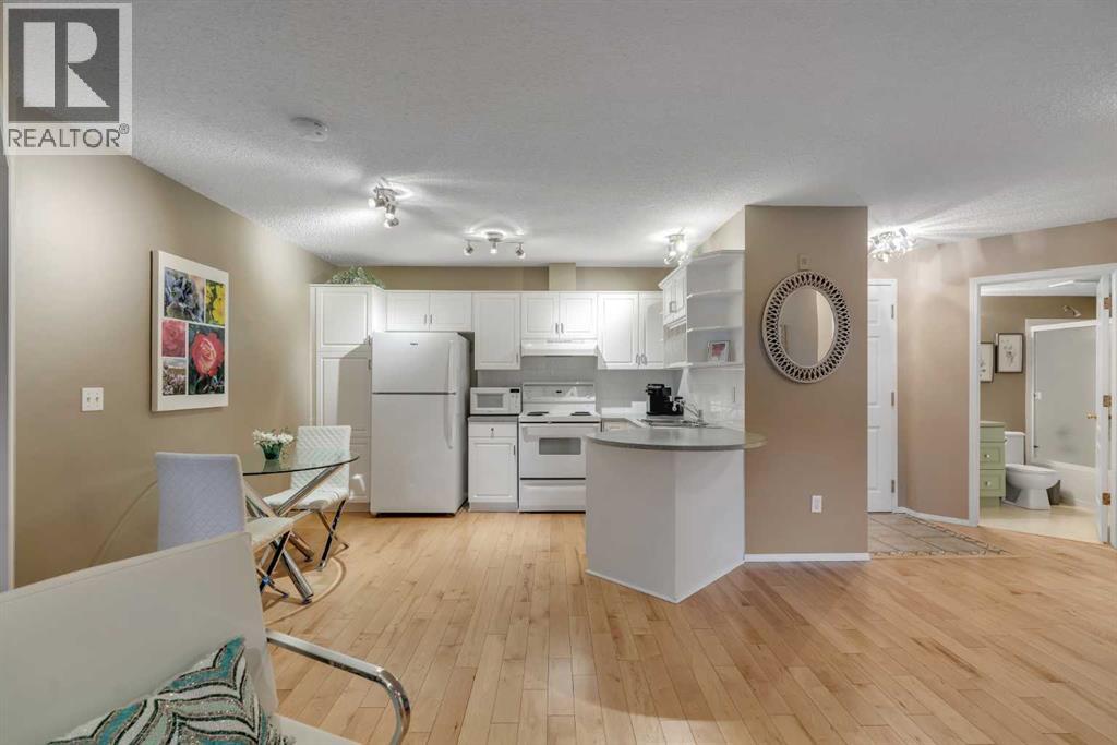 #215 10 Sierra Morena Mews SW - 19