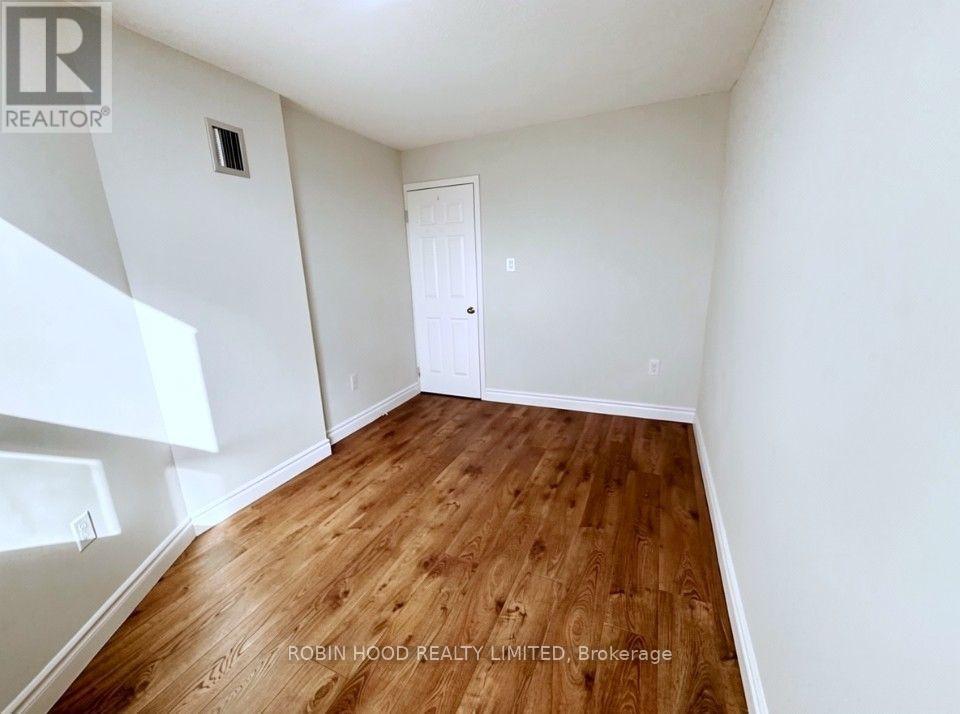 #1001 355 RATHBURN ROAD E - 15