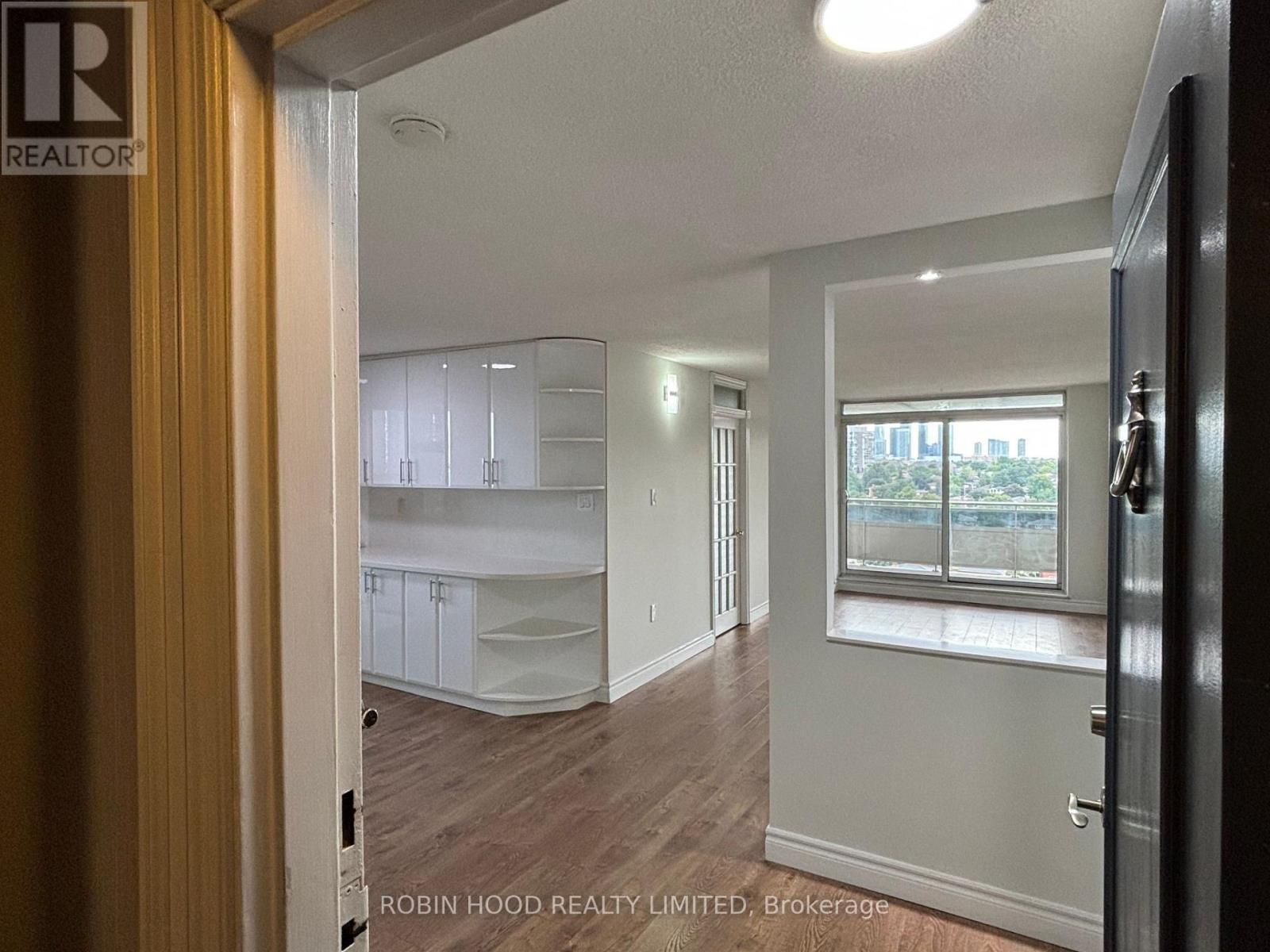 #1001 355 RATHBURN ROAD E - 6