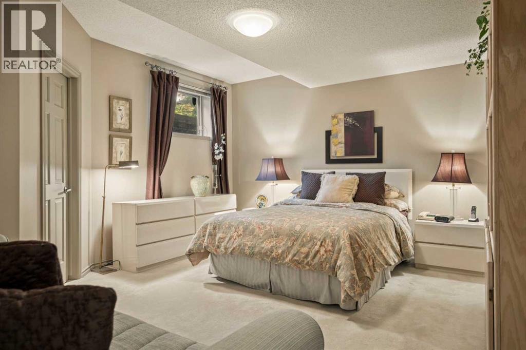 39 Baycrest Court SW - 36