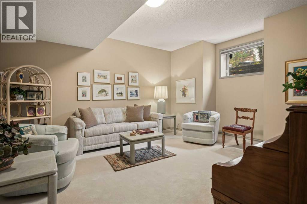 39 Baycrest Court SW - 37