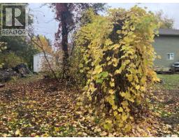 3pc Bathroom - 505 Centre Street, Nipawin, SK S0E1E0 Photo 9