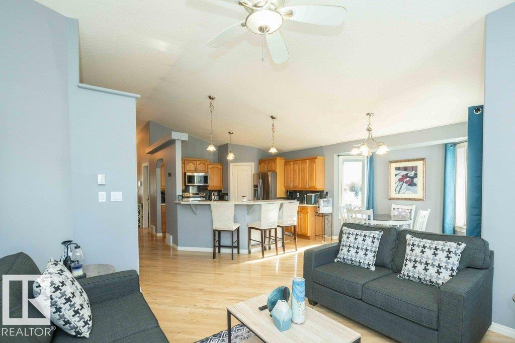 4720 47 ST - 18