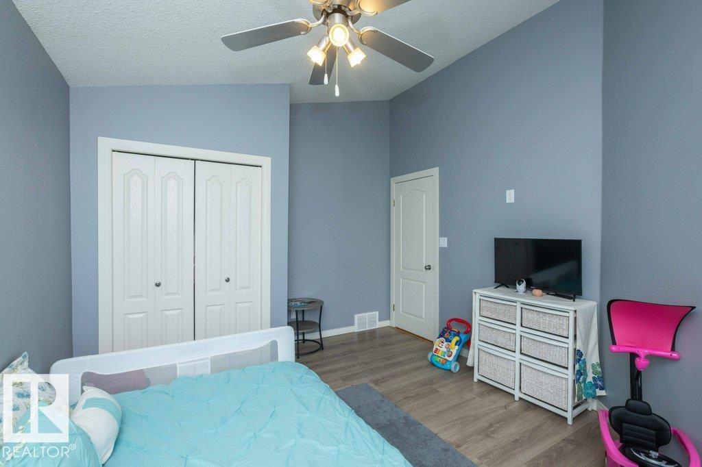 4720 47 ST - 40