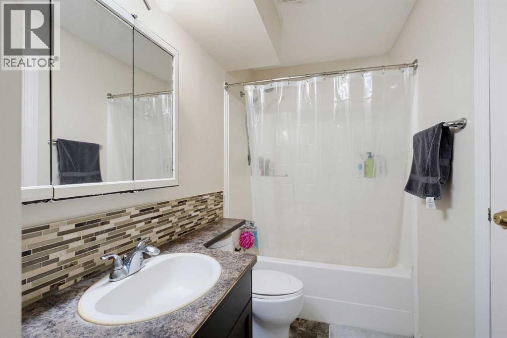 63 Dundee Crescent - 10