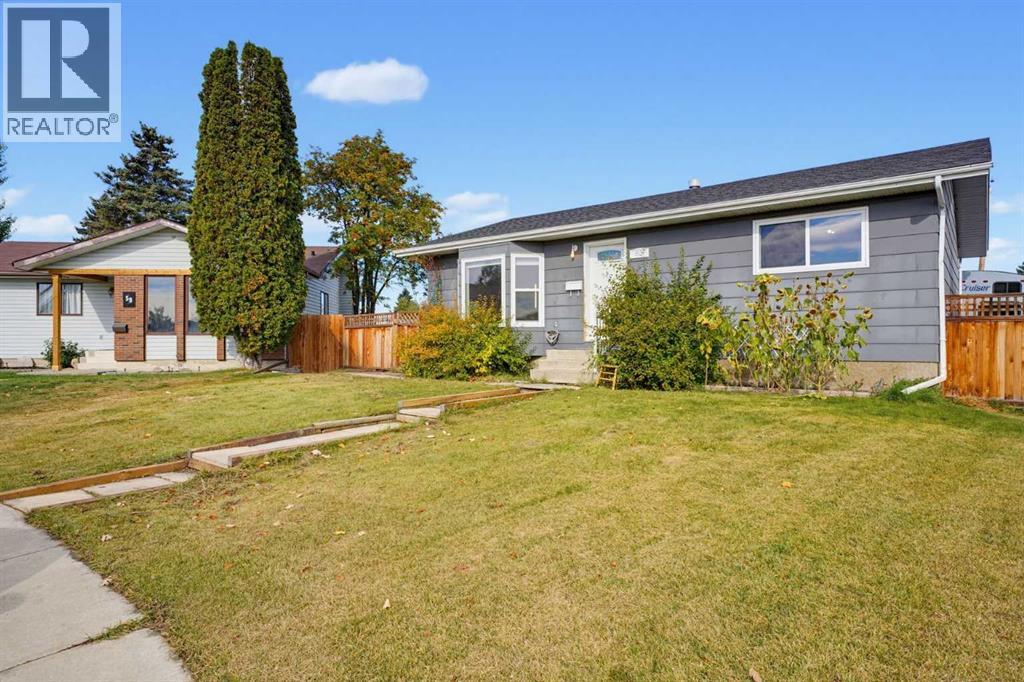 Listing photo – 63 Dundee Crescent, Penhold