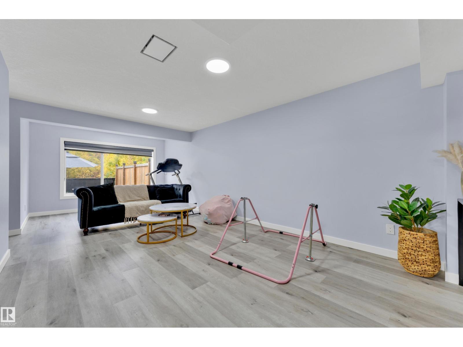 6364 174 AV NW - 40