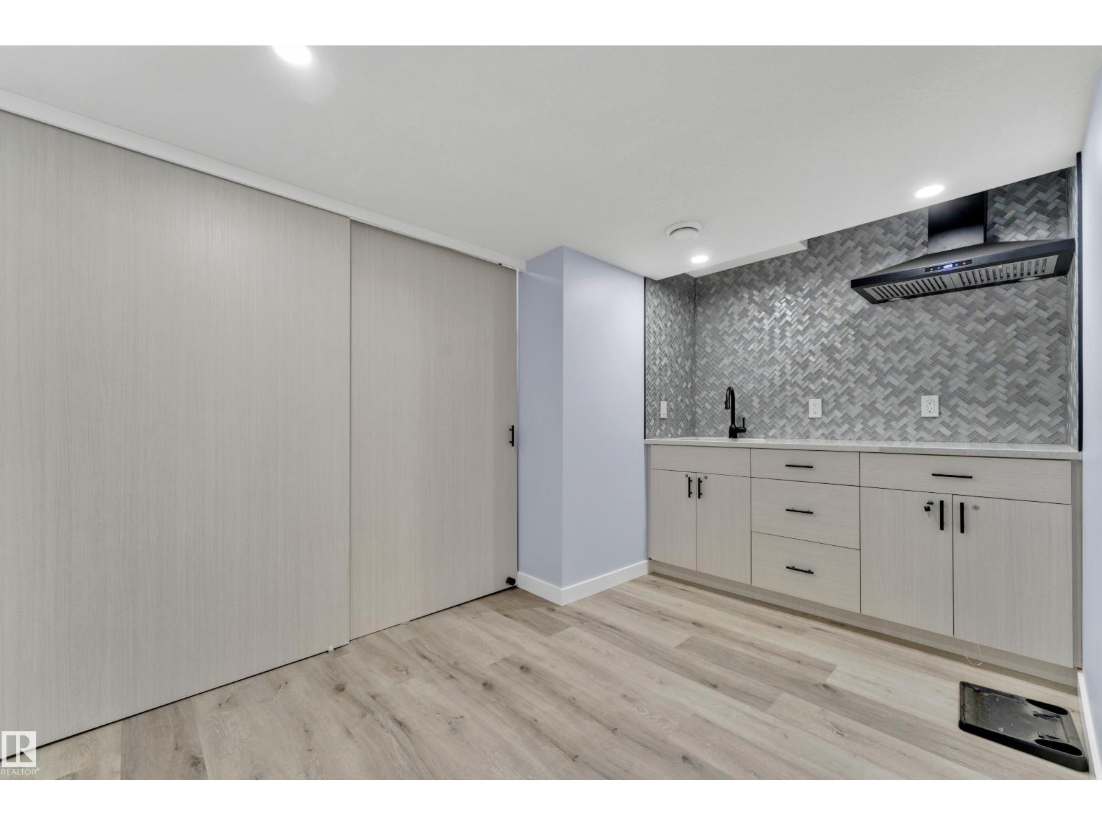 6364 174 AV NW - 41