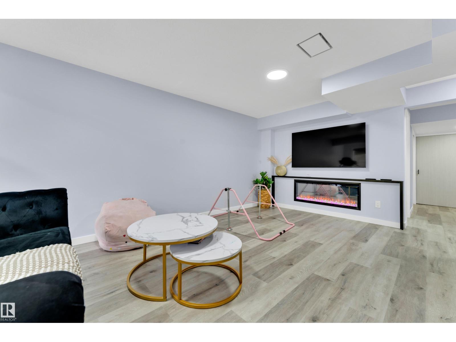 6364 174 AV NW - 45