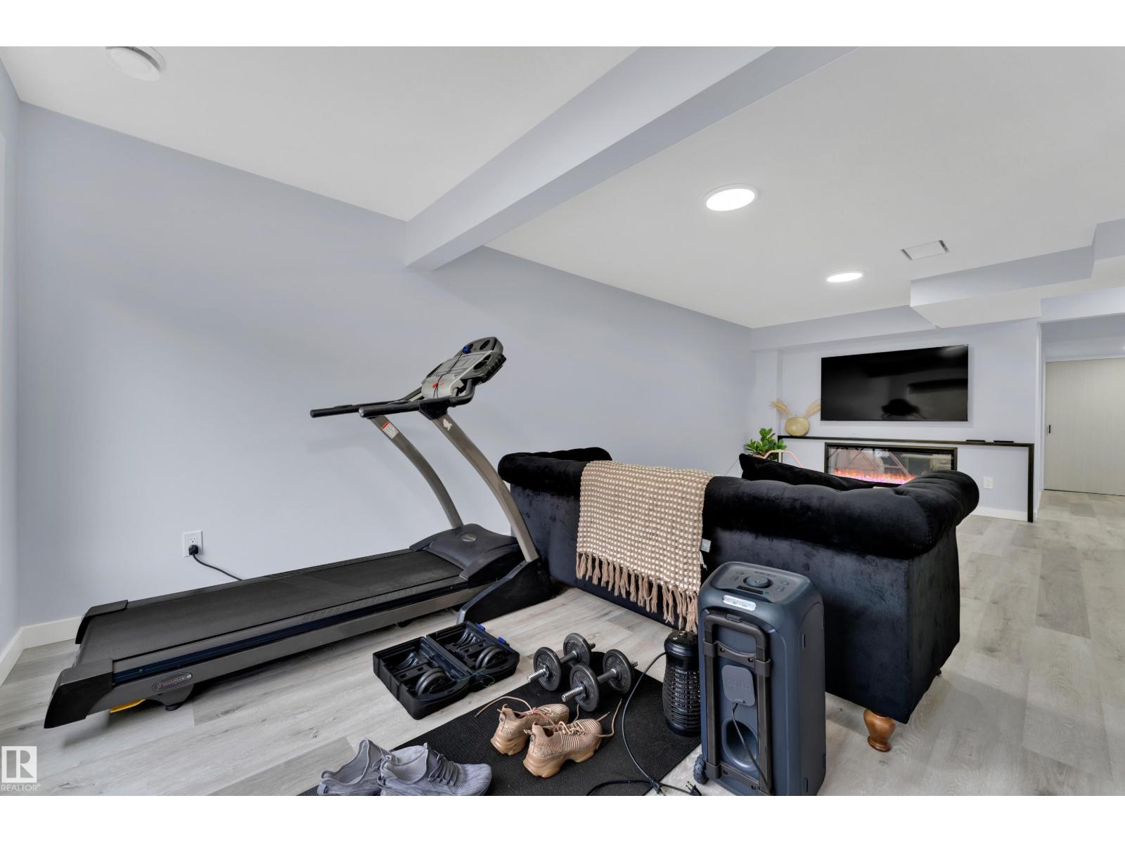6364 174 AV NW - 46