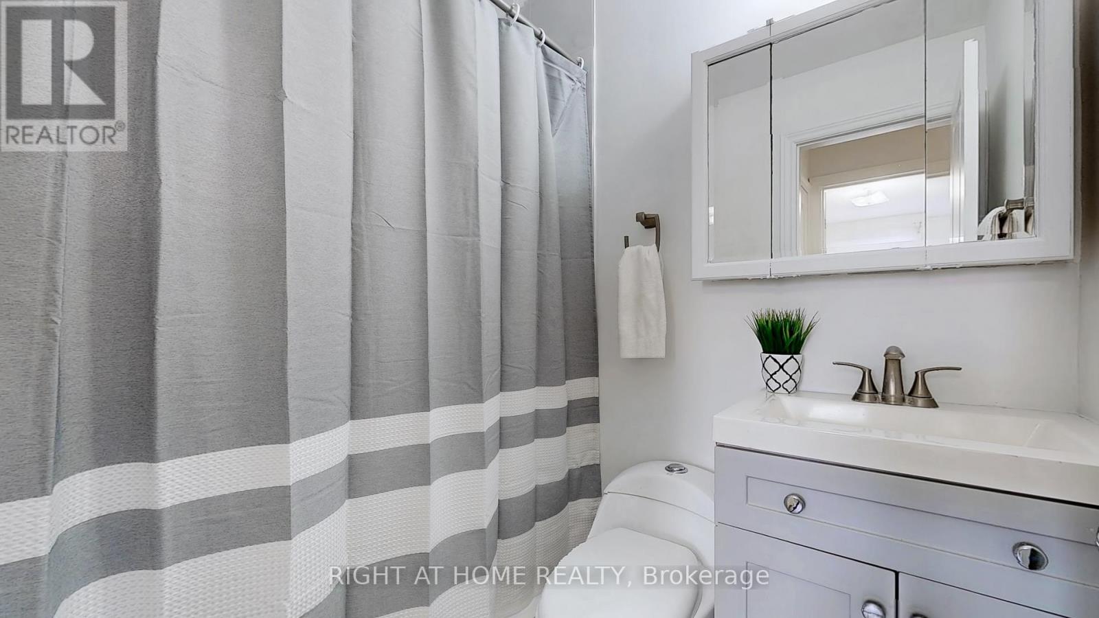 12A Kenmore Avenue, Toronto, ON photo 13