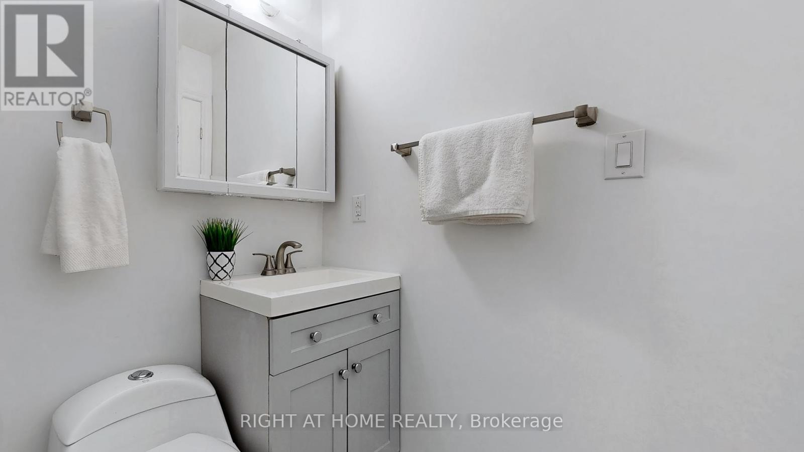 12A Kenmore Avenue, Toronto, ON photo 14