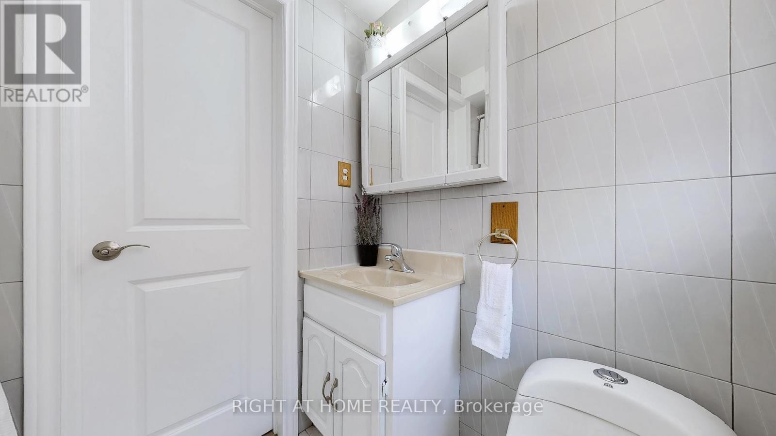 12A Kenmore Avenue, Toronto, ON photo 24