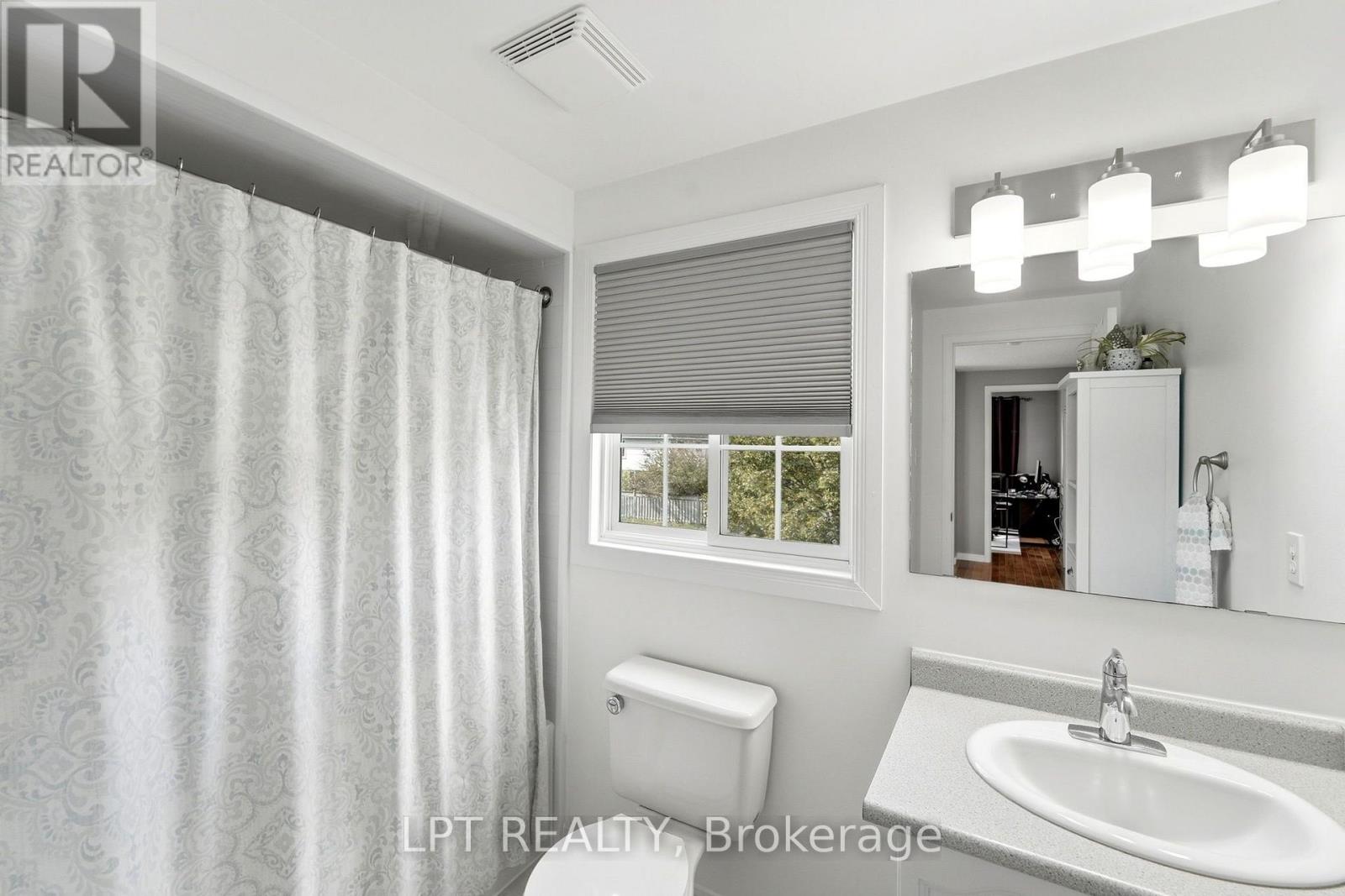 232 TAIT CRESCENT - 23