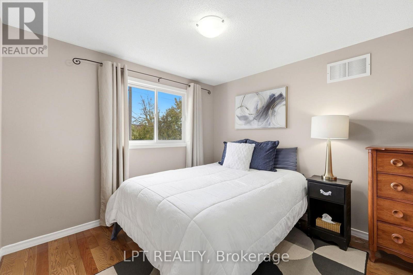 232 TAIT CRESCENT - 27