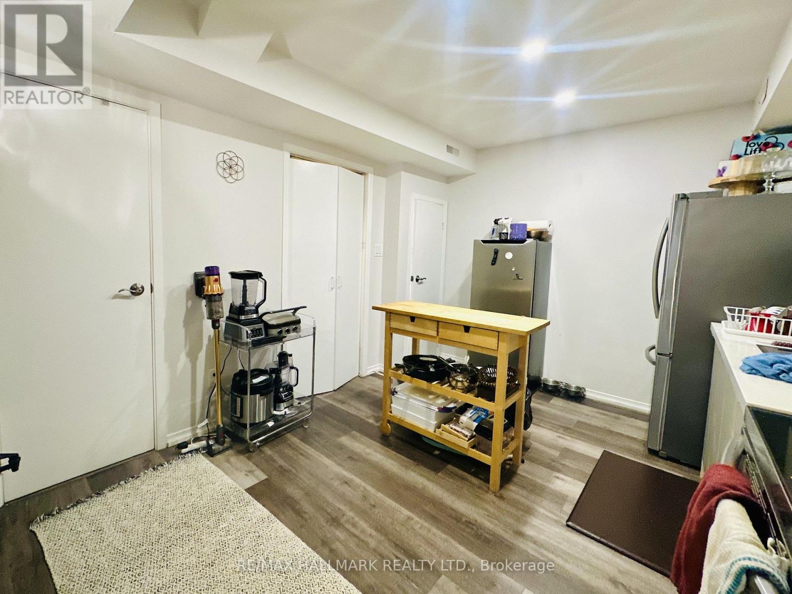LOWER - 193 HEATH STREET W, Toronto (Casa Loma) — photo 11