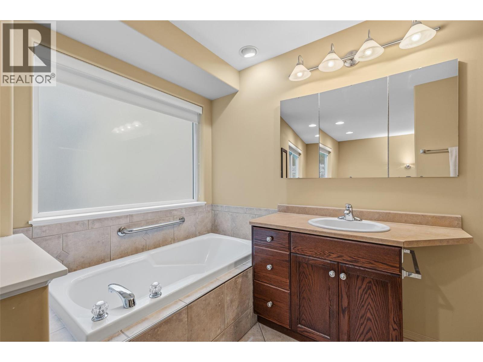 2145 Chilcotin Crescent - Image 23