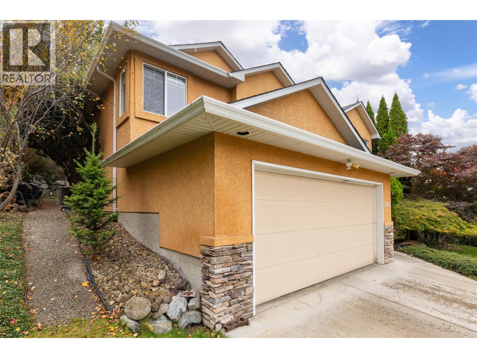 2145 Chilcotin Crescent - 35