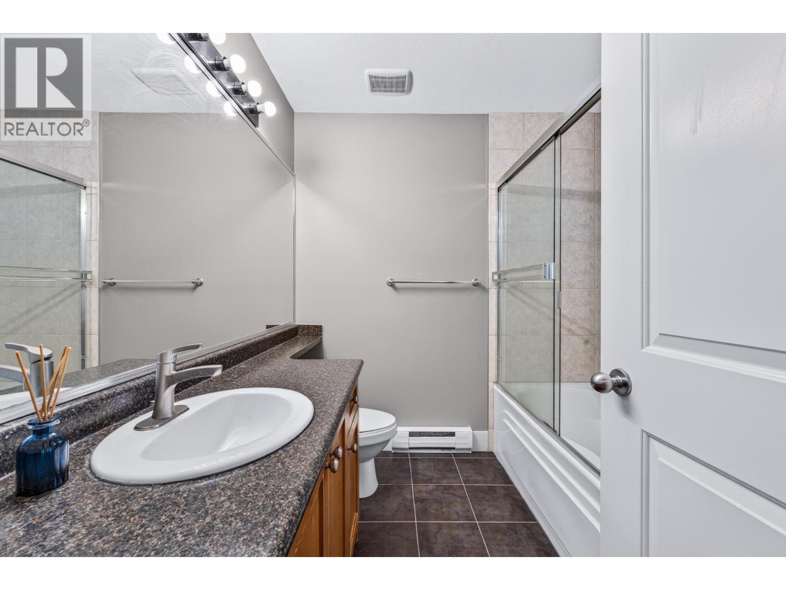 Photo of 12 7231 NO. 2 ROAD 22