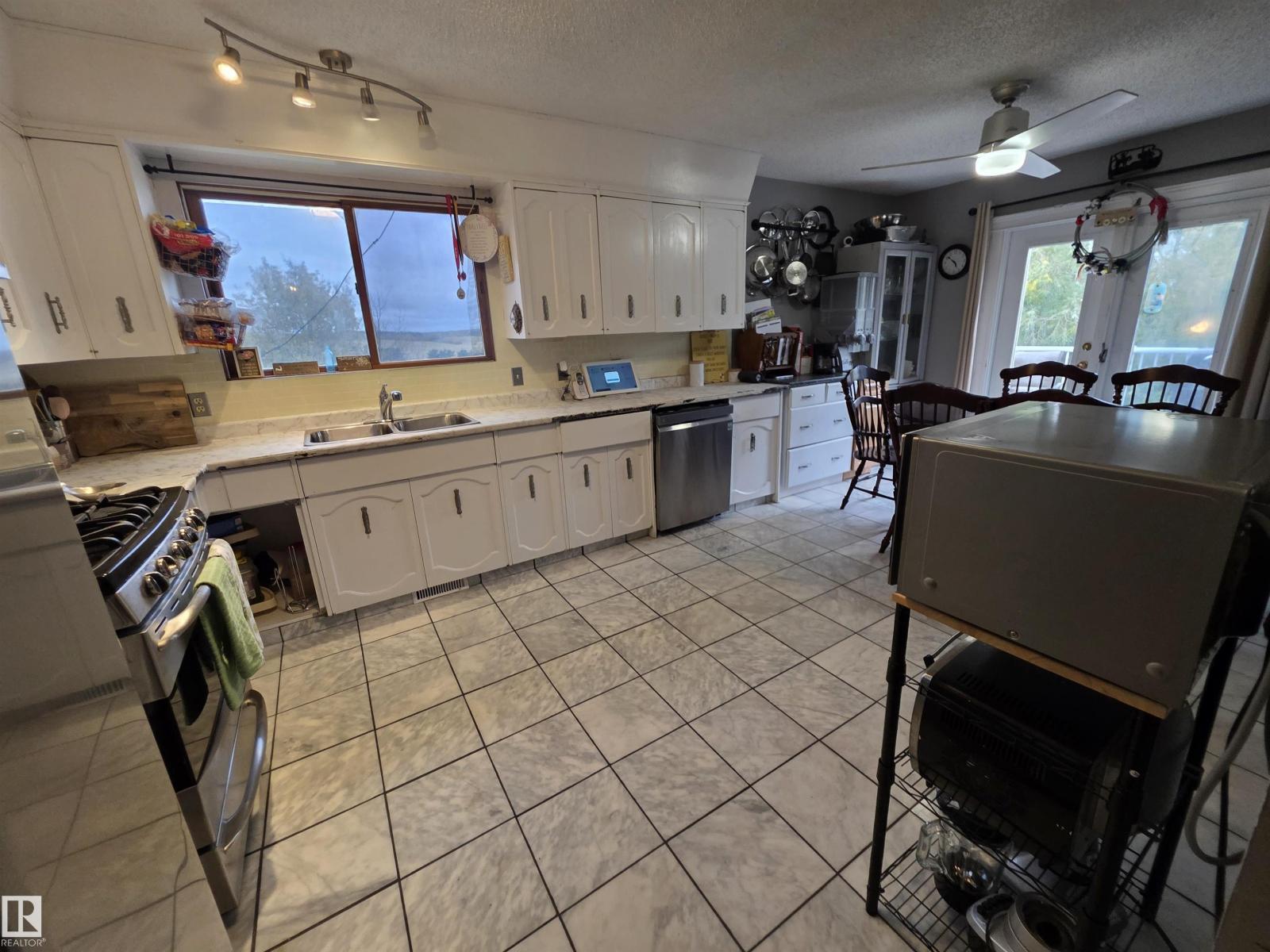 #28 53111 RGE ROAD 22 - 3